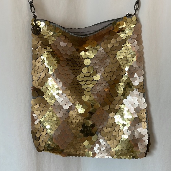 French Connection gold sequin purse with chain strap - Picture 2 of 6